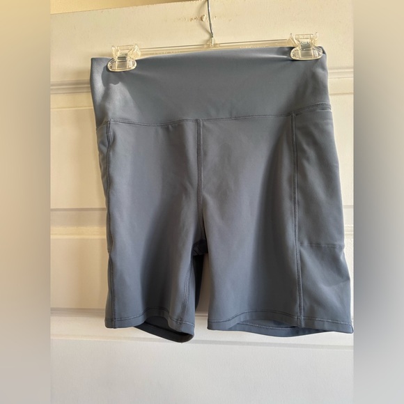 Vuori Shorts Womens Small Gray High Rise Pocket Biker Athletic Compression Yoga - Picture 5 of 10